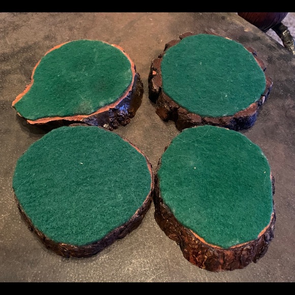 Set of 4 wooden Cypress coasters - Picture 4 of 9